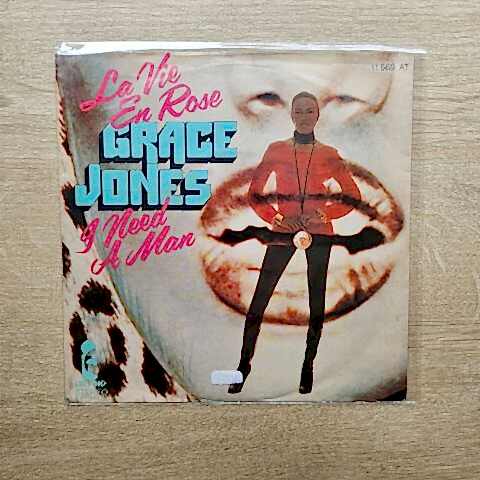 Grace Jones – La Vie En Rose / I Need A Man 45LİK PLAK